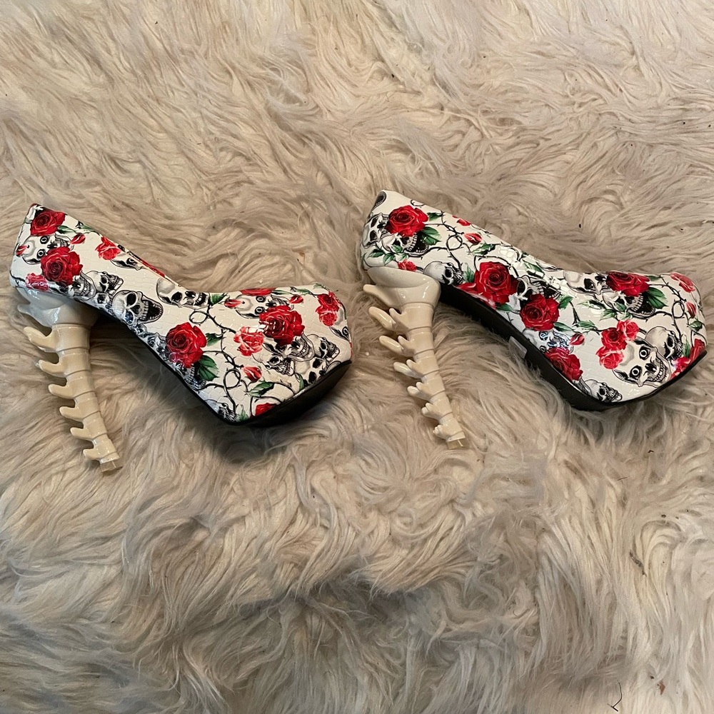 Show Story Skeleton stiletto heels!! Brand new! Size 6.